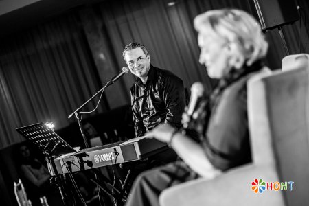 Talk show Pod kožu s Evou Pavlíkovou a Petrom Lipom