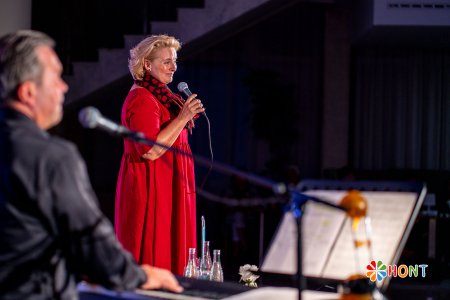 Talk show Pod kožu s Evou Pavlíkovou a Petrom Lipom