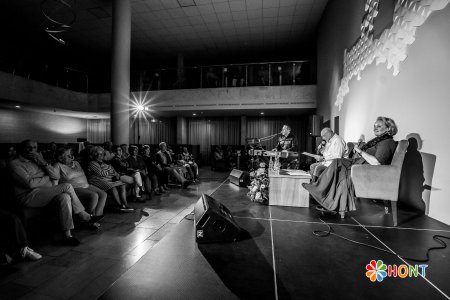 Talk show Pod kožu s Evou Pavlíkovou a Petrom Lipom