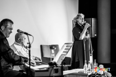 Talk show Pod kožu s Evou Pavlíkovou a Petrom Lipom