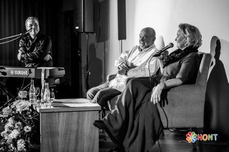 Talk show Pod kožu s Evou Pavlíkovou a Petrom Lipom