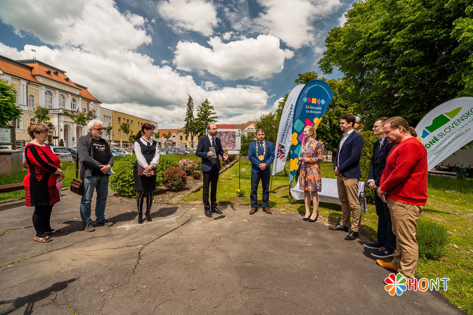 Odhalenie lavičky Andreja Sládkoviča a spoznávacieho okruhu 