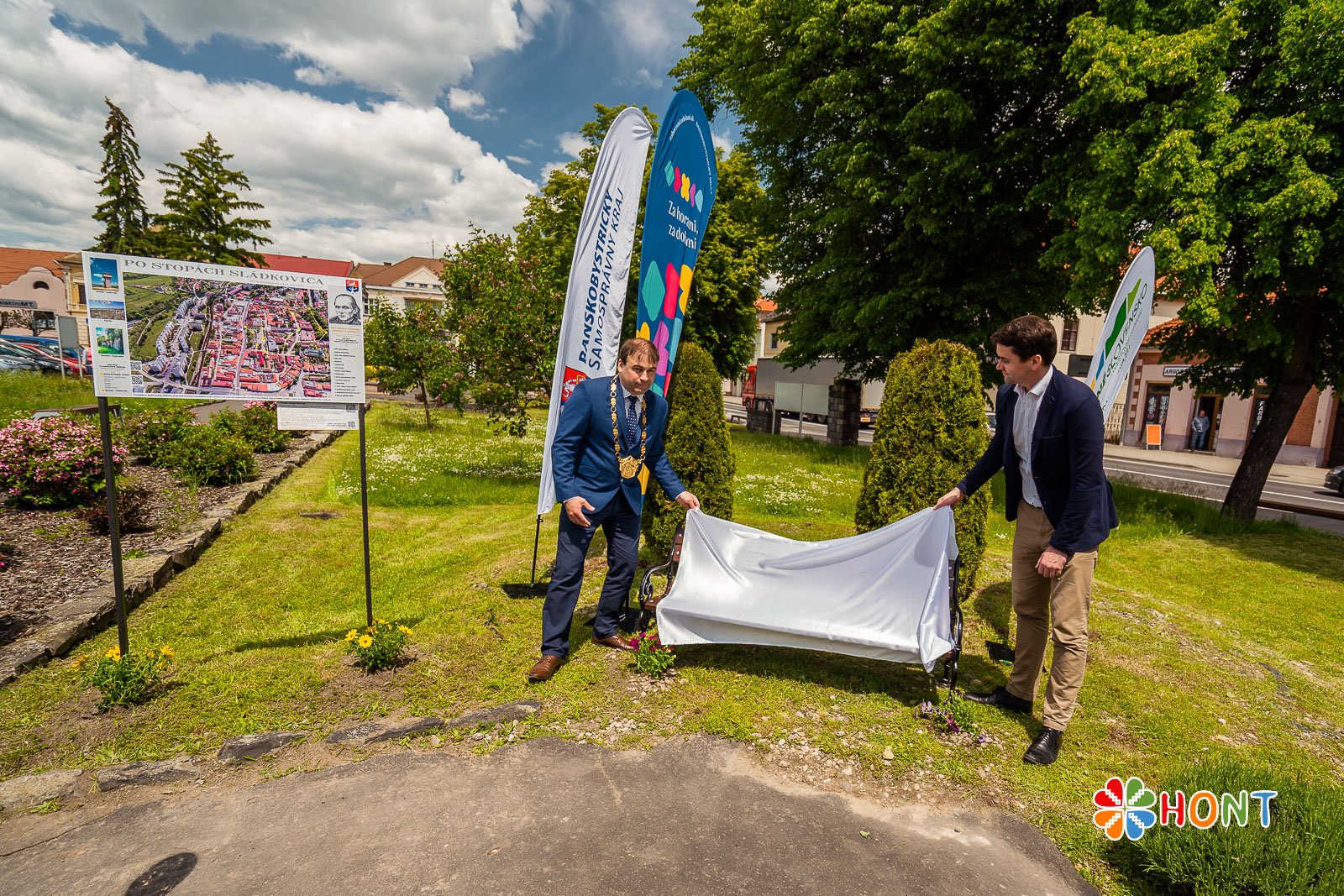 Odhalenie lavičky Andreja Sládkoviča a spoznávacieho okruhu 