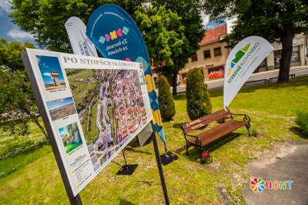 Odhalenie lavičky Andreja Sládkoviča a spoznávacieho okruhu 