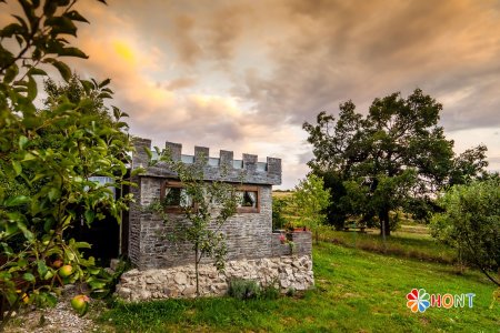 Spanie na včelách v Uňatíne