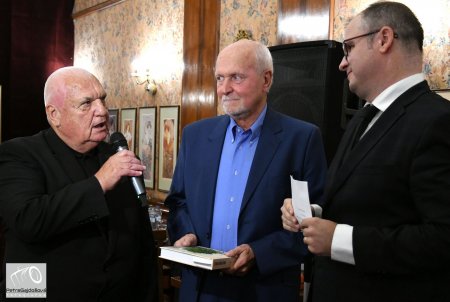 Učiť sa od iných a o iných nie je nikdy hanbou