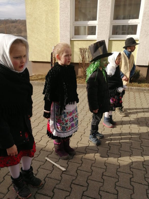 Fašiangový sprievod detí zo ZŠ Litava