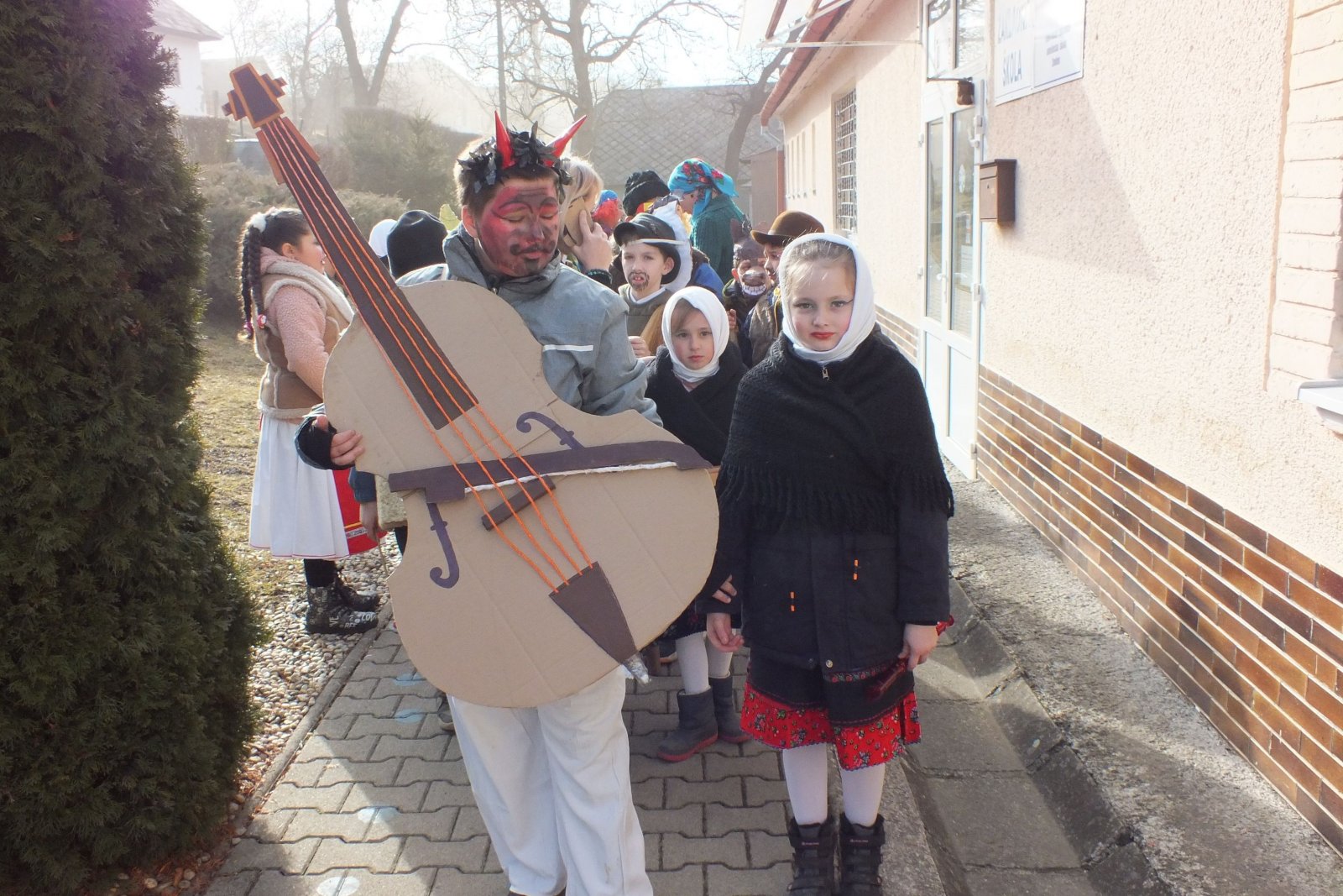 Fašiangový sprievod detí zo ZŠ Litava