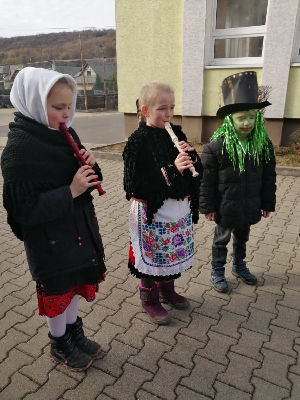 Fašiangový sprievod detí zo ZŠ Litava