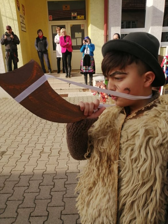 Fašiangový sprievod detí zo ZŠ Litava