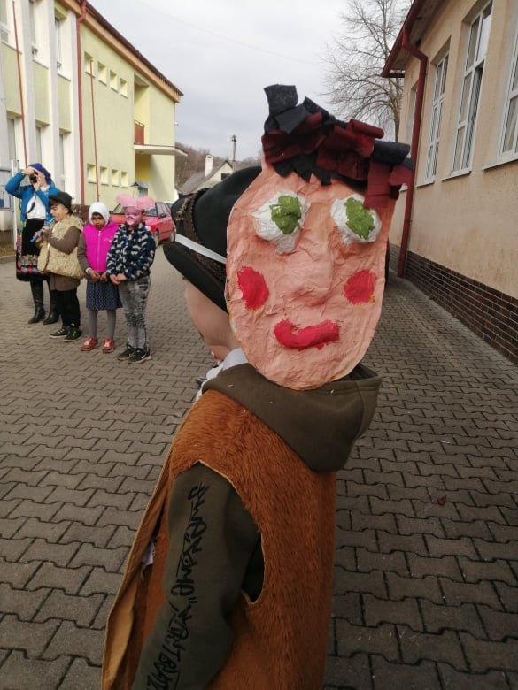 Fašiangový sprievod detí zo ZŠ Litava