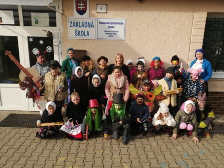 Fašiangový sprievod detí zo ZŠ Litava