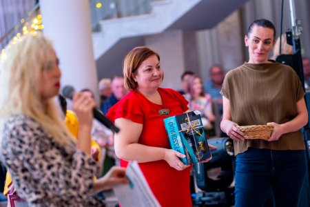 Filatelistické burzy a výstava pohľadníc Dudiniec profesionalitou Mgr. Žanety Beňovej.