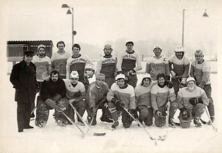 O začiatkoch hokeja v Šahách a okolí z pamätí Alexandra Harnu (1)