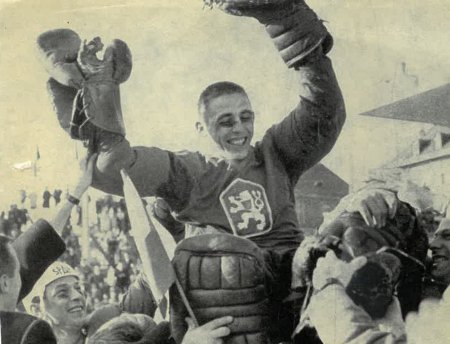 O začiatkoch hokeja v Šahách a okolí z pamätí Alexandra Harnu (2)