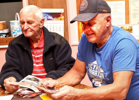 Ľudia, ktorí milujú tie čarovné slová šport, hokej, cyklistika